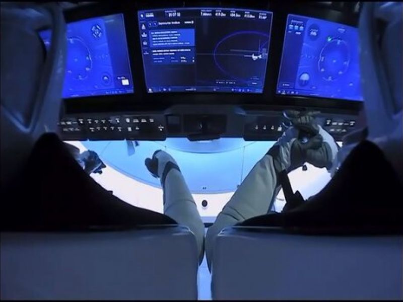 کپسول کرو دراگون فضانوردان ناسا را به زمین برمی گرداند